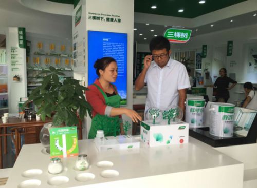 三棵樹(shù)“健康+首席呼吸官”走訪廣西欽州專賣店