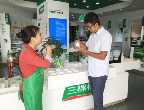 三棵樹(shù)“健康+首席呼吸官”走訪廣西欽州專賣店