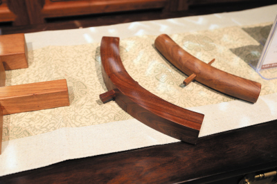 紅木家具開(kāi)裂、變形、松動(dòng)怎么解決?