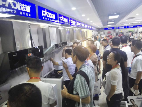 春風(fēng)十里，不如法迪熱水器“等你”