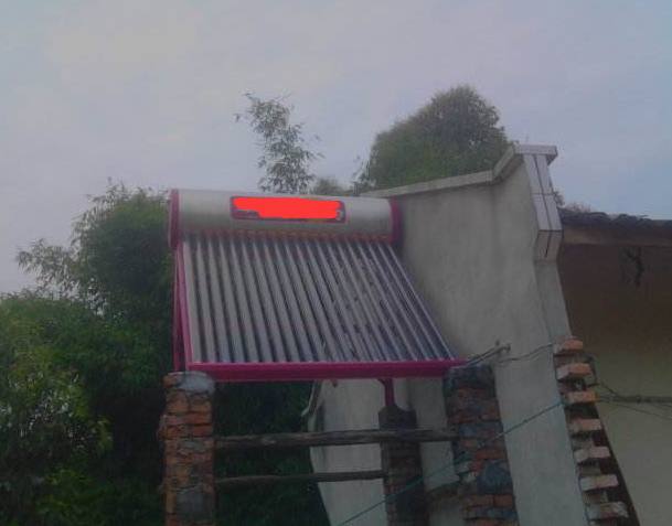 太陽能熱水器萬萬要這樣裝，才能防雷，提高安全性