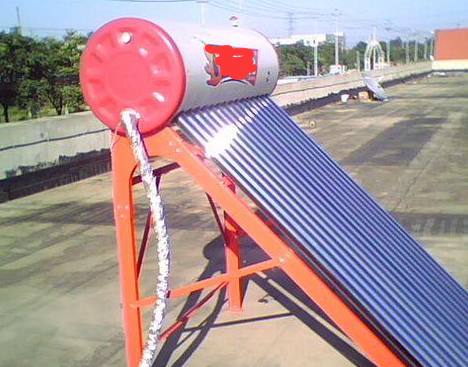 太陽能熱水器萬萬要這樣裝，才能防雷，提高安全性
