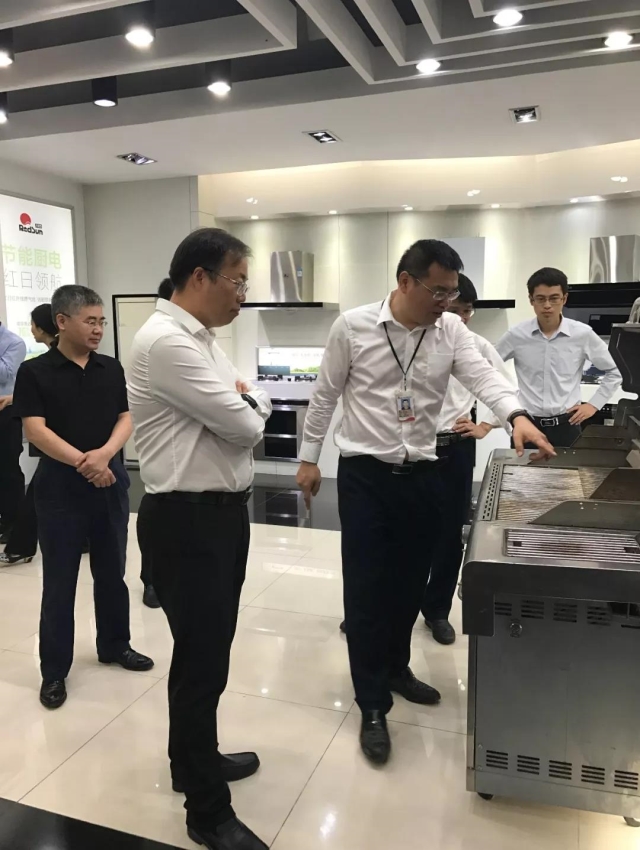 廣州市白云區(qū)領導蒞臨紅日燃具有限公司調研指導工作 廣州市白云區(qū)領導蒞臨紅日燃具有限公司調研指導工作