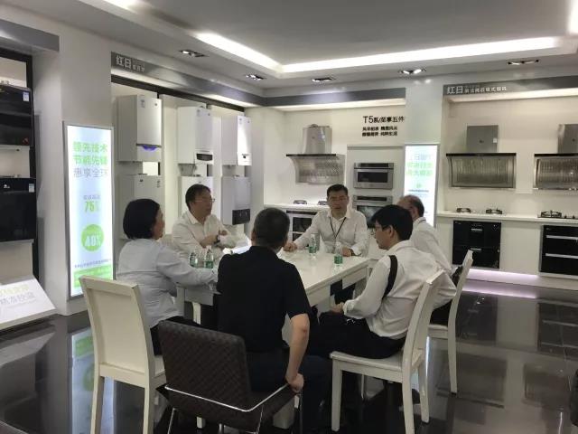 廣州市白云區(qū)領導蒞臨紅日燃具有限公司調研指導工作 廣州市白云區(qū)領導蒞臨紅日燃具有限公司調研指導工作