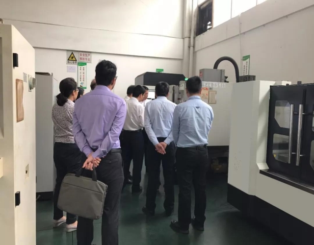 廣州市白云區(qū)領導蒞臨紅日燃具有限公司調研指導工作 廣州市白云區(qū)領導蒞臨紅日燃具有限公司調研指導工作