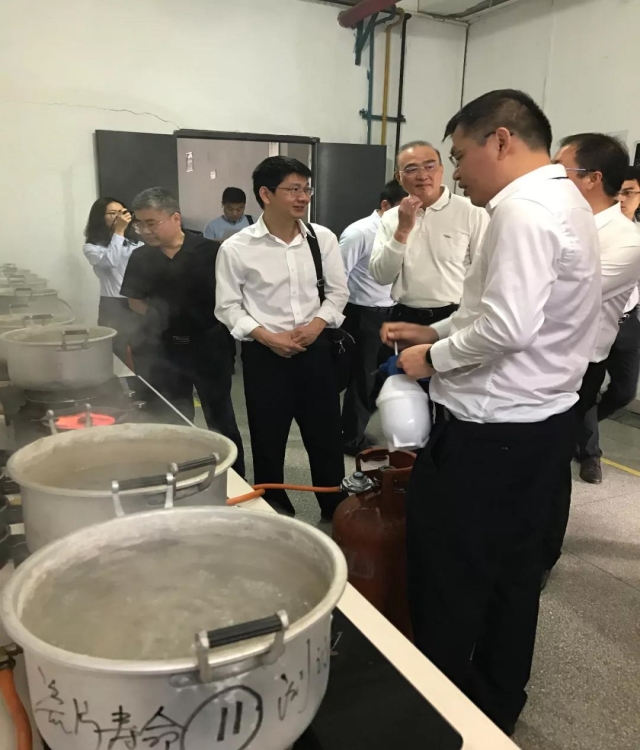 廣州市白云區(qū)領導蒞臨紅日燃具有限公司調研指導工作 廣州市白云區(qū)領導蒞臨紅日燃具有限公司調研指導工作