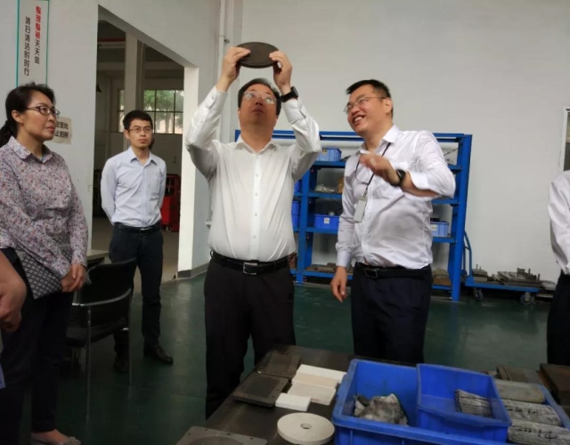 廣州市白云區(qū)領導蒞臨紅日燃具有限公司調研指導工作 廣州市白云區(qū)領導蒞臨紅日燃具有限公司調研指導工作