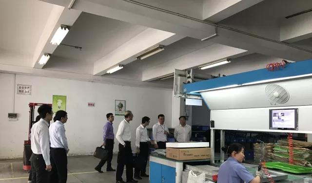 廣州市白云區(qū)領導蒞臨紅日燃具有限公司調研指導工作 廣州市白云區(qū)領導蒞臨紅日燃具有限公司調研指導工作
